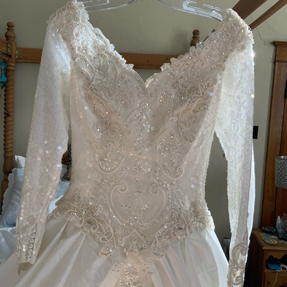 Wedding Dress - Picture 4 of 8